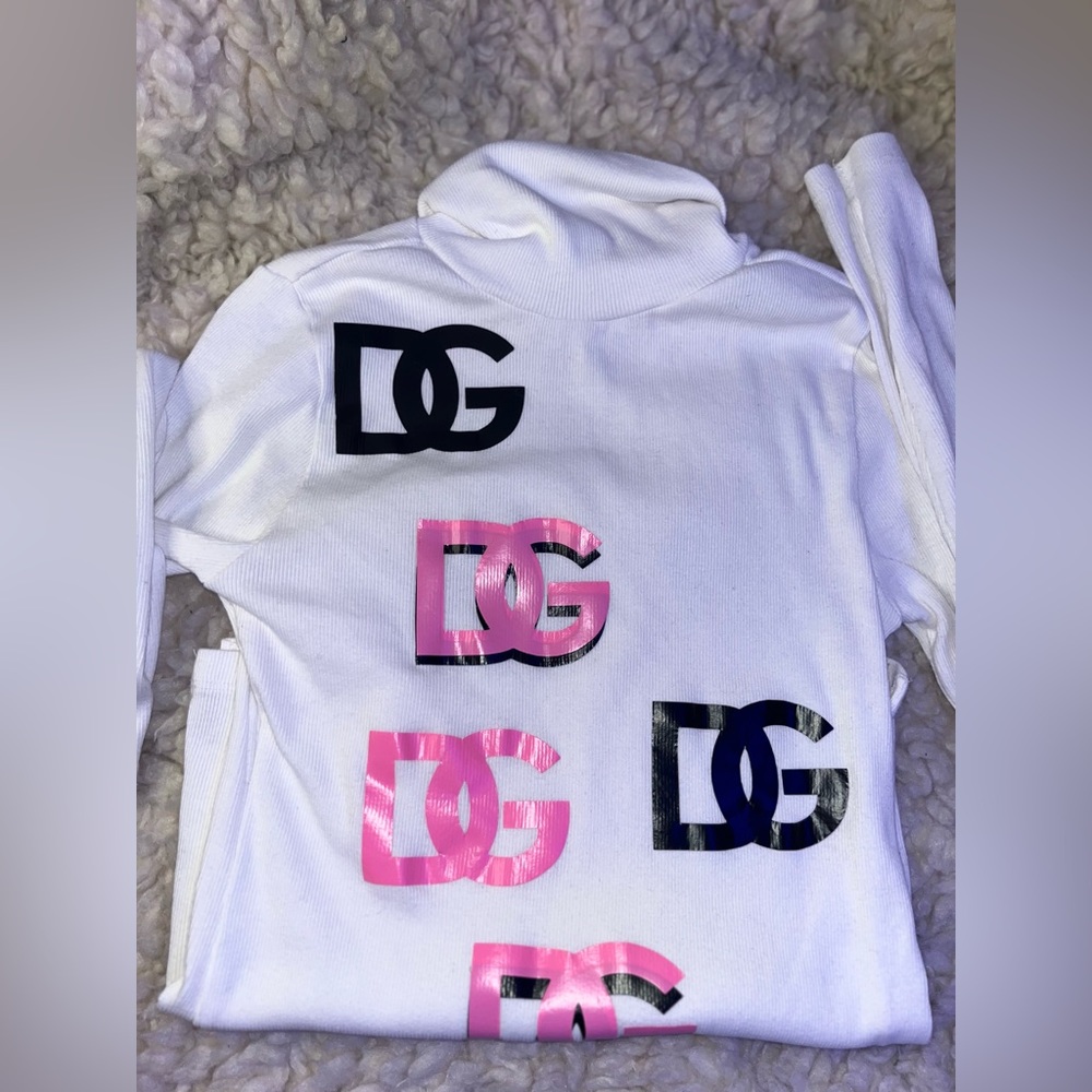 Blackpink and white turtleneck size small